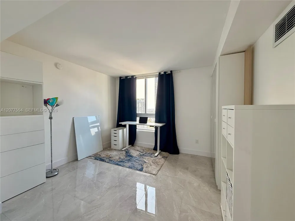 90 SW 3rd St #3306 Miami, FL 33130