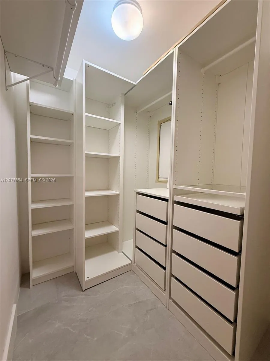 90 SW 3rd St #3306 Miami, FL 33130