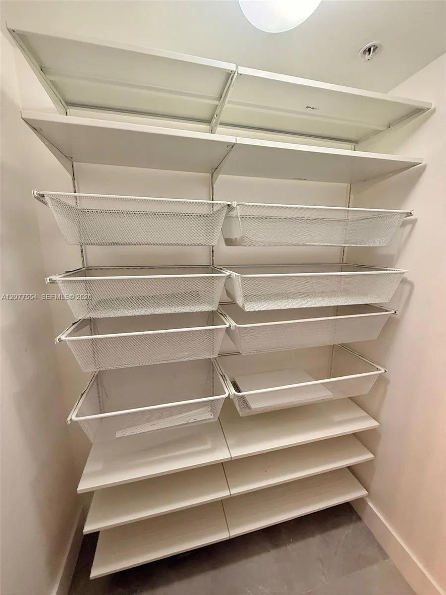 90 SW 3rd St #3306 Miami, FL 33130