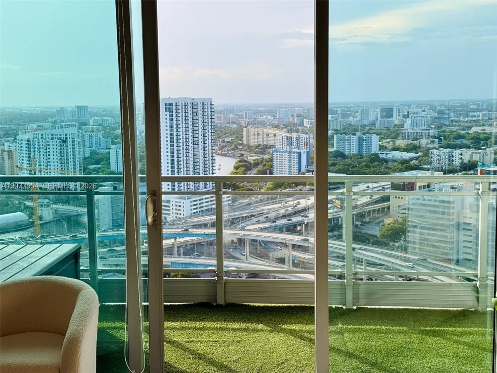 90 SW 3rd St #3306 Miami, FL 33130