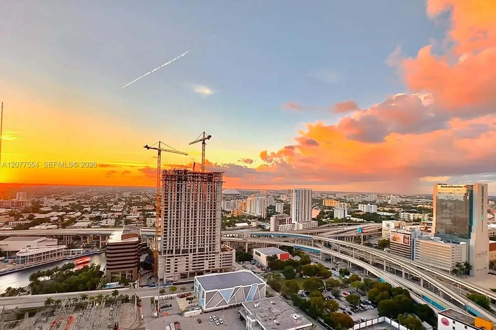 90 SW 3rd St #3306 Miami, FL 33130