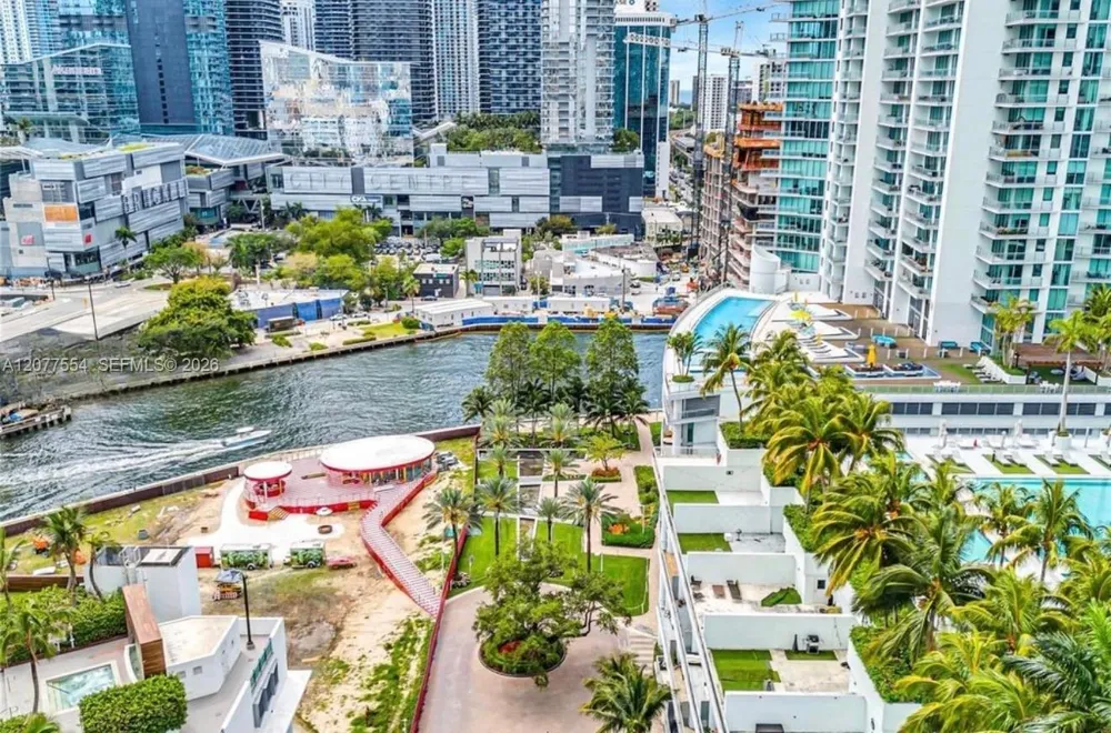 90 SW 3rd St #3306 Miami, FL 33130