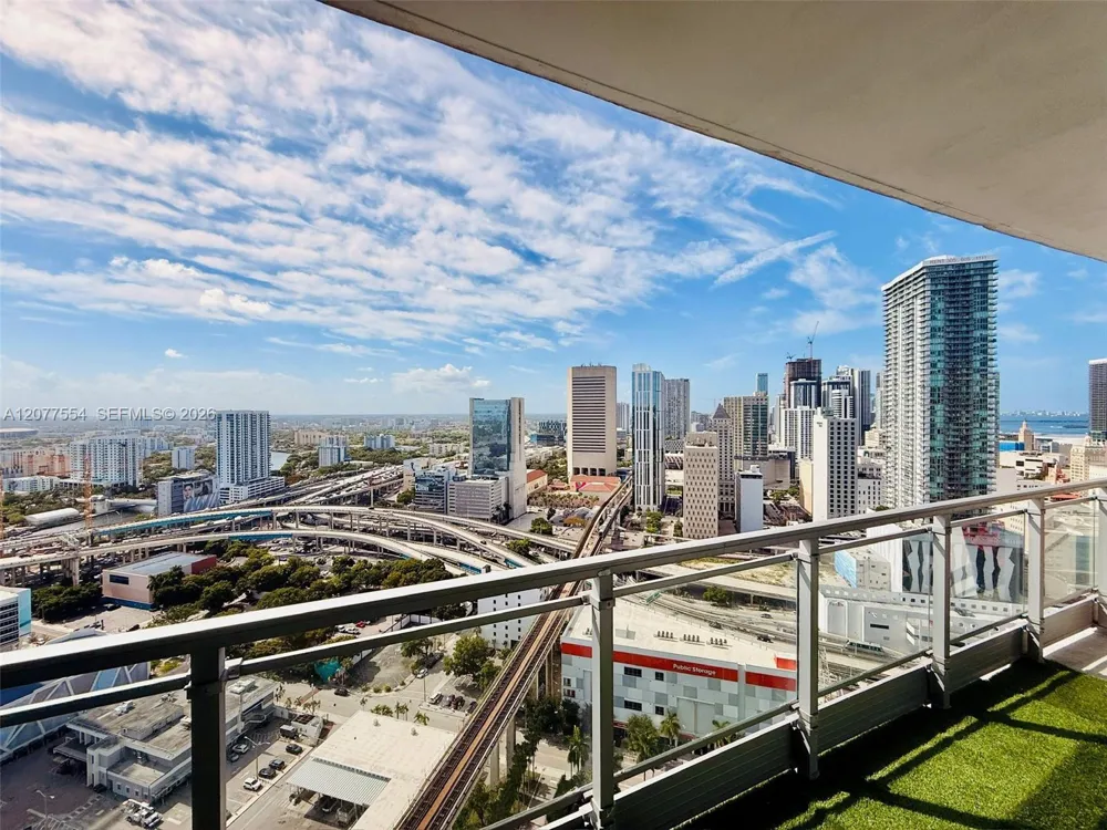 90 SW 3rd St #3306 Miami, FL 33130