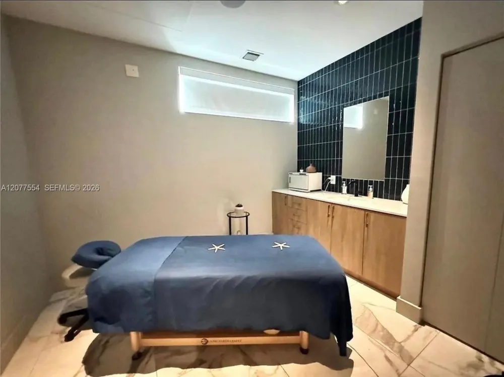 90 SW 3rd St #3306 Miami, FL 33130