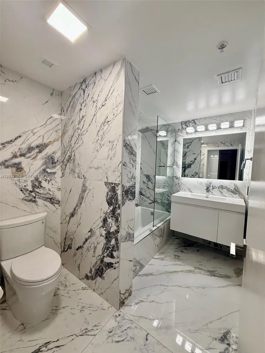 90 SW 3rd St #3306 Miami, FL 33130