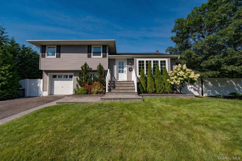 1814 Robin Lane Bellmore, NY 11710