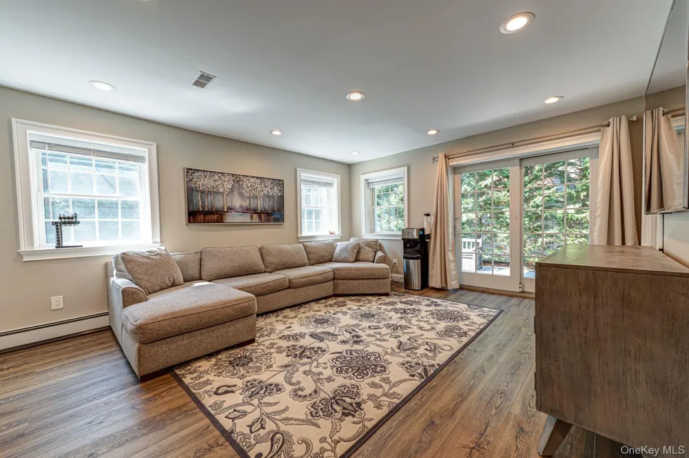 1814 Robin Lane Bellmore, NY 11710