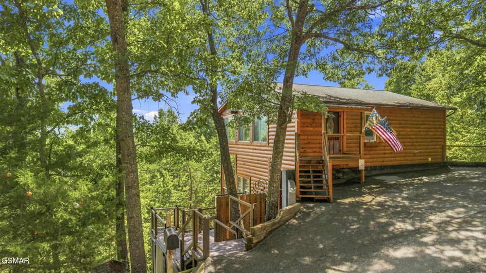 3307 Chinquapin Drive Sevierville, TN 37876
