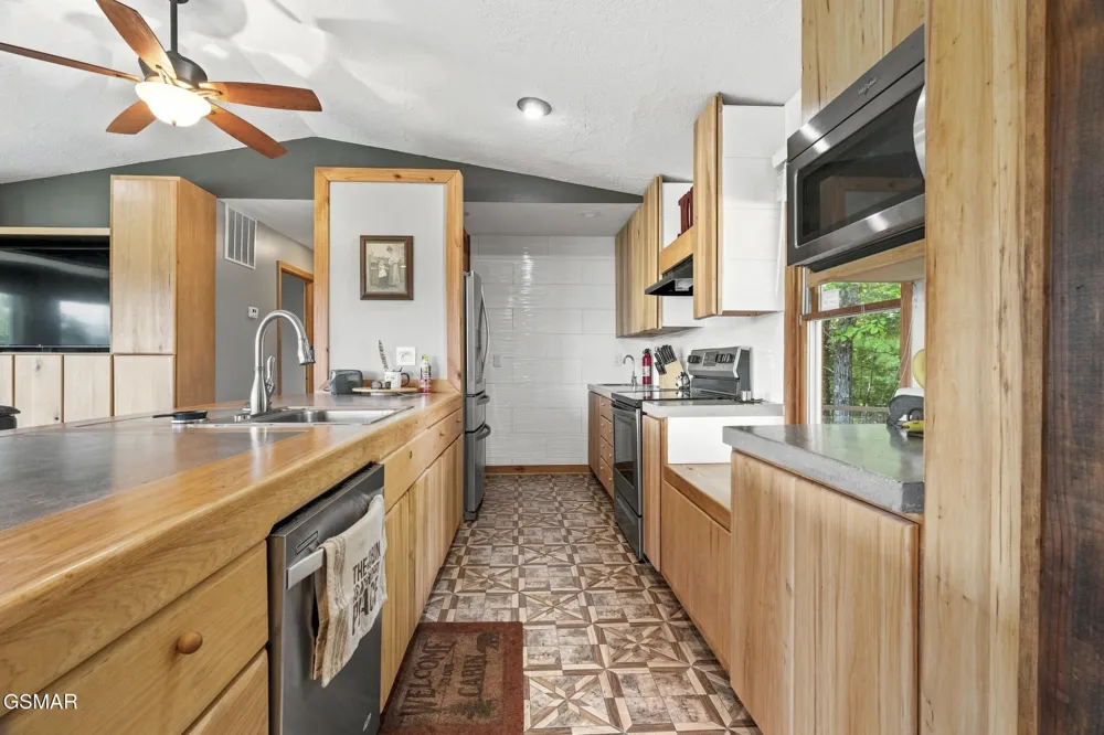3307 Chinquapin Drive Sevierville, TN 37876