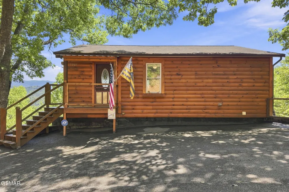 3307 Chinquapin Drive Sevierville, TN 37876