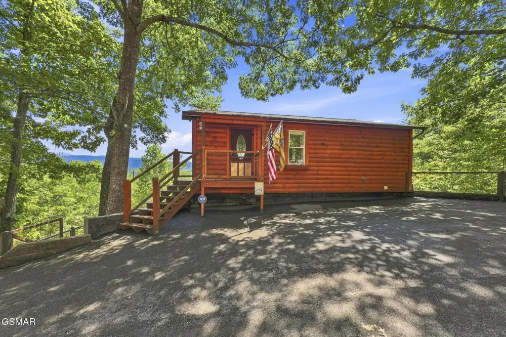 3307 Chinquapin Drive Sevierville, TN 37876