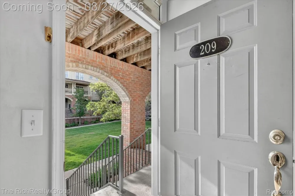 209 Amys Walk Auburn Hills City, MI 48326