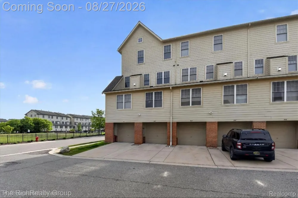 209 Amys Walk Auburn Hills City, MI 48326