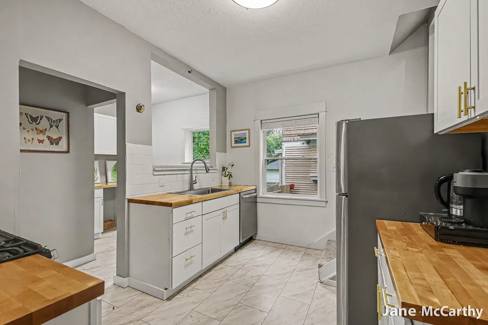 1240 Bemis Street SE Grand Rapids City, MI 49506