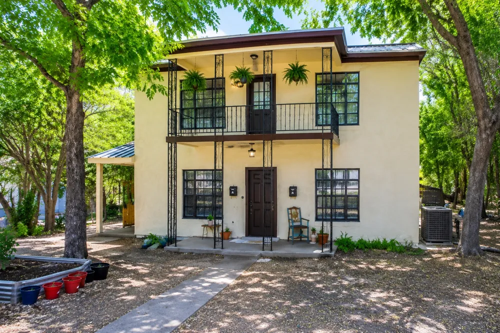4001 Maplewood Avenue #B Austin, TX 78722