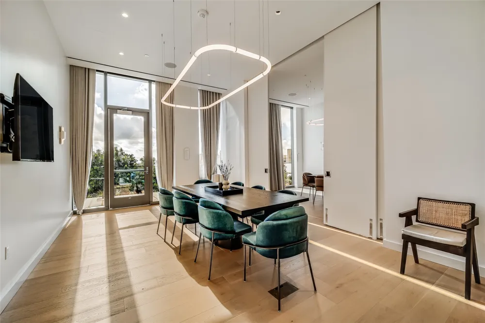 44 East Avenue #2903 Austin, TX 78701