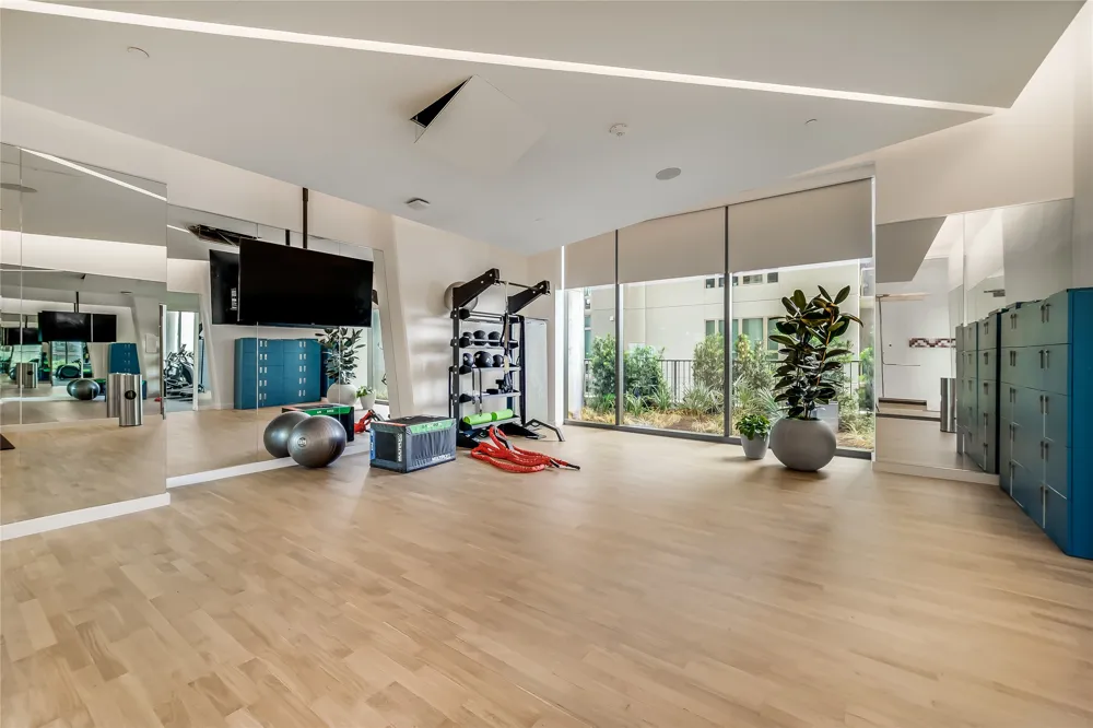 44 East Avenue #2903 Austin, TX 78701