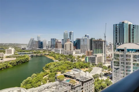 44 East Avenue #2903