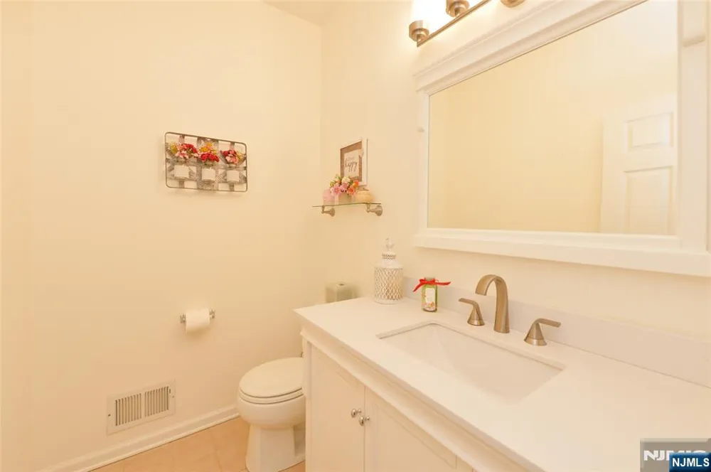 90 Summer Hill Road 90 Wayne, NJ 07470