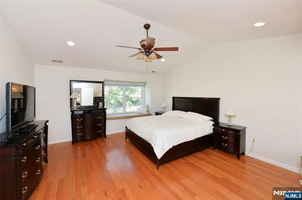 90 Summer Hill Road 90 Wayne, NJ 07470