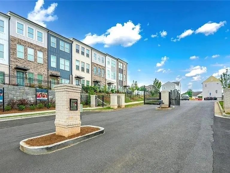 2635 Creekside Drive NW Atlanta, GA 30318