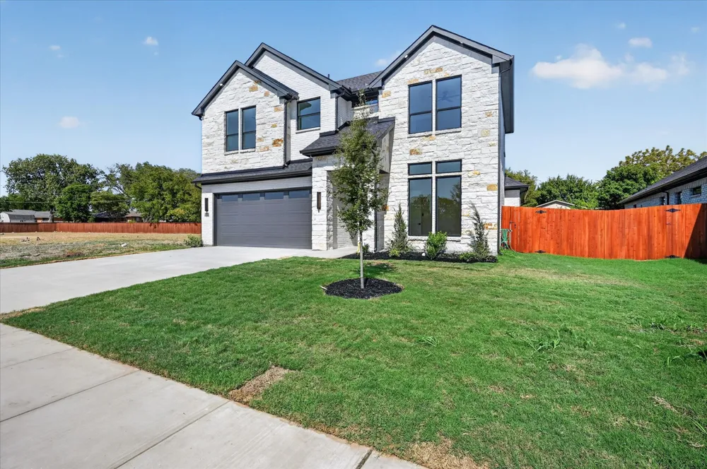 114 Emma Street Red Oak, TX 75154
