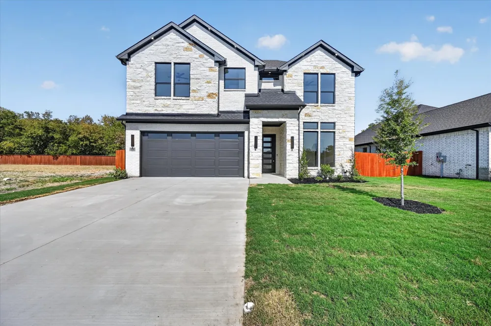 114 Emma Street Red Oak, TX 75154