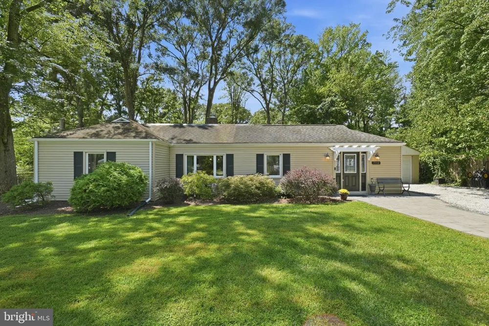 7712 FRANCES DRIVE Alexandria, VA 22306