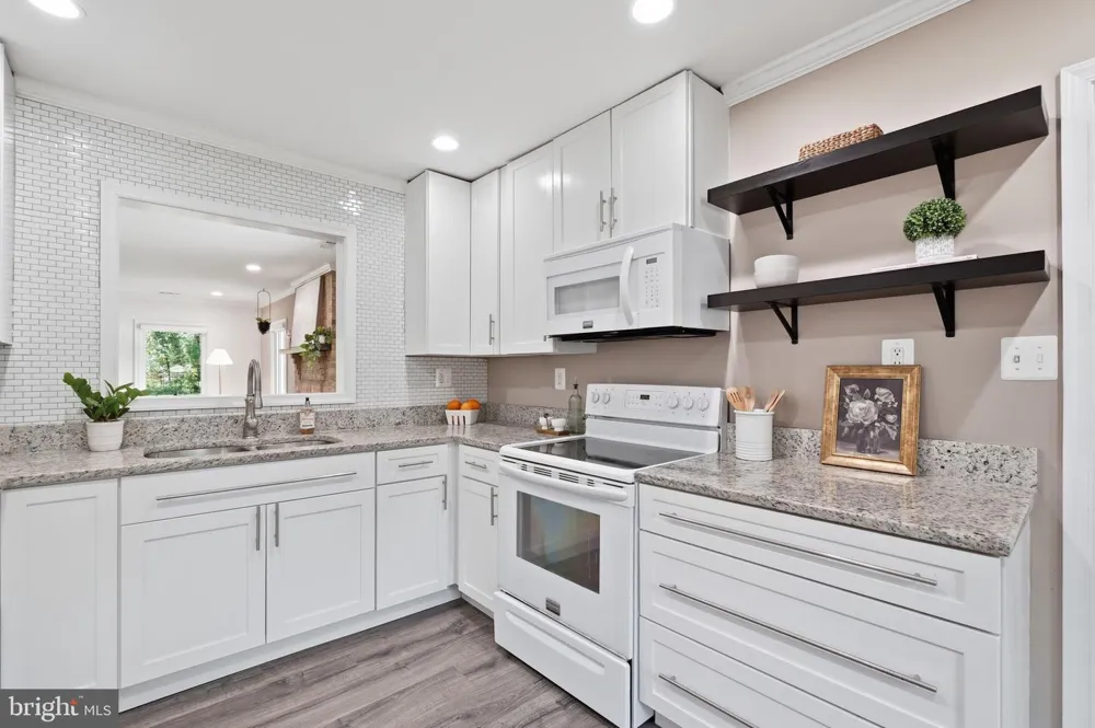 7712 FRANCES DRIVE Alexandria, VA 22306