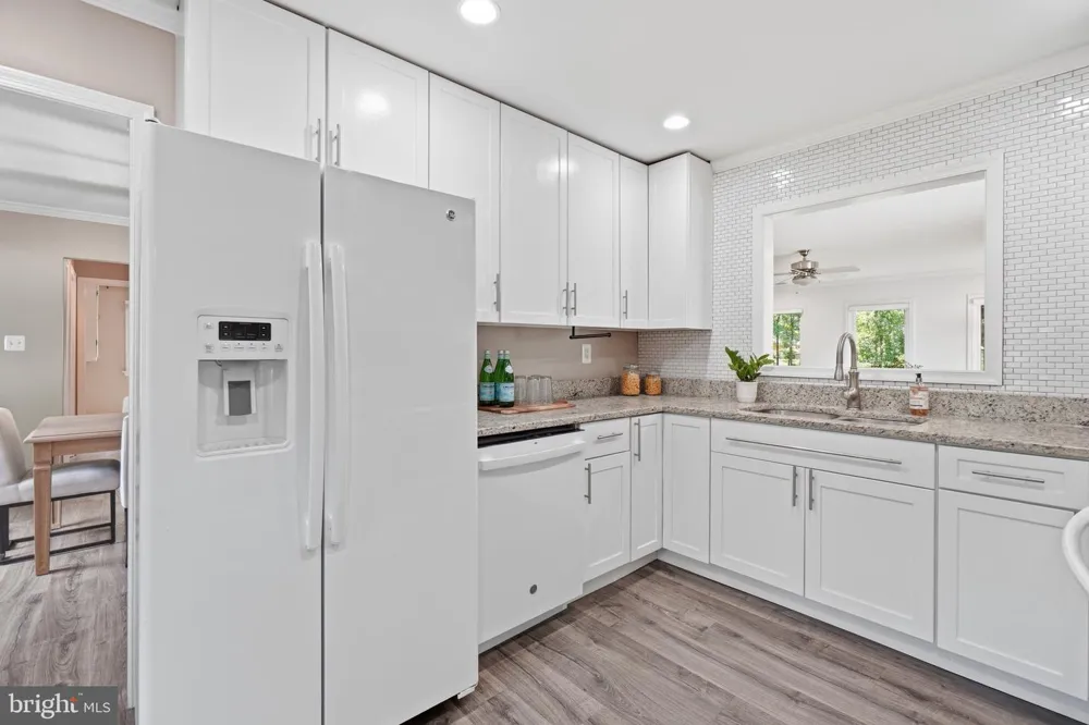 7712 FRANCES DRIVE Alexandria, VA 22306