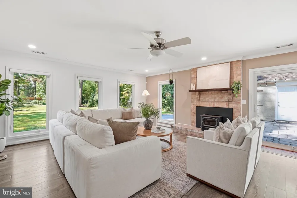 7712 FRANCES DRIVE Alexandria, VA 22306