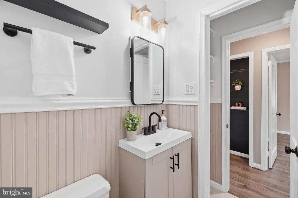 7712 FRANCES DRIVE Alexandria, VA 22306