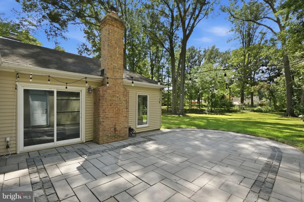 7712 FRANCES DRIVE Alexandria, VA 22306