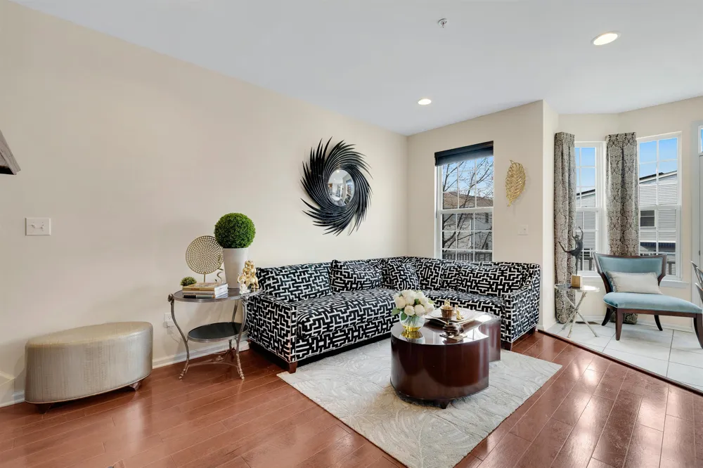 5 CREEKSIDE CT Secaucus, NJ 07094