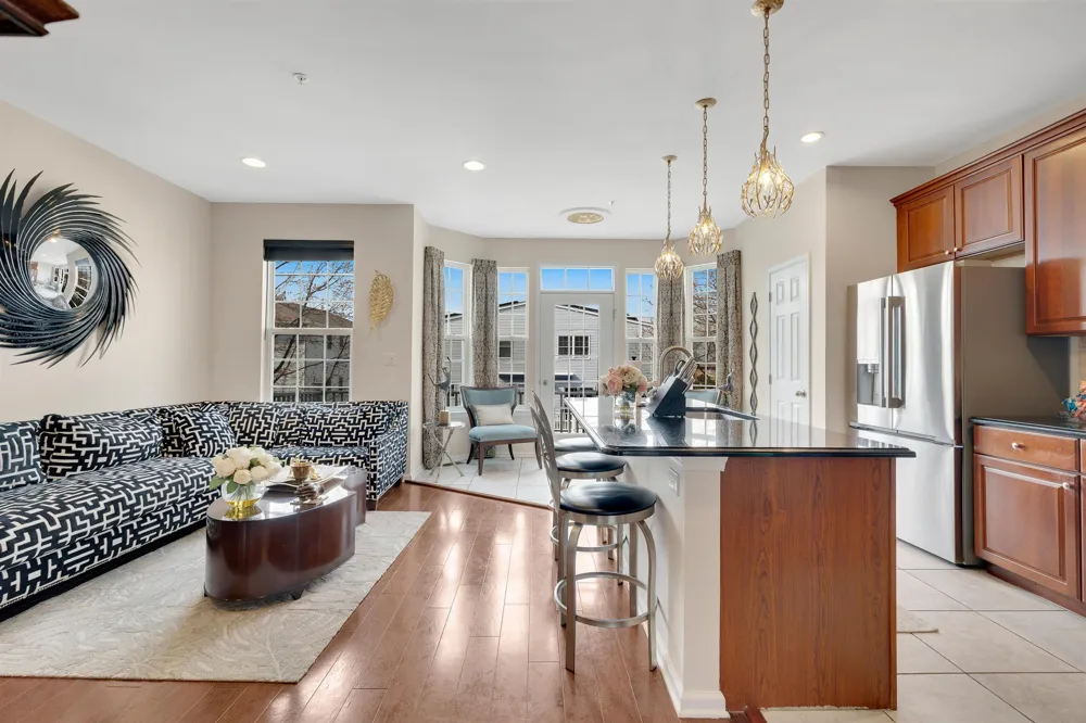 5 CREEKSIDE CT Secaucus, NJ 07094