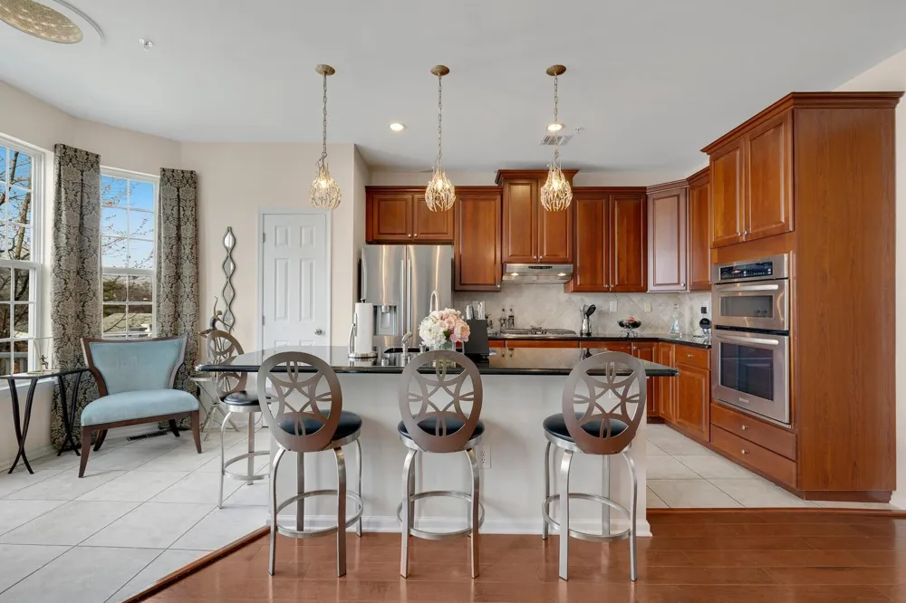 5 CREEKSIDE CT Secaucus, NJ 07094