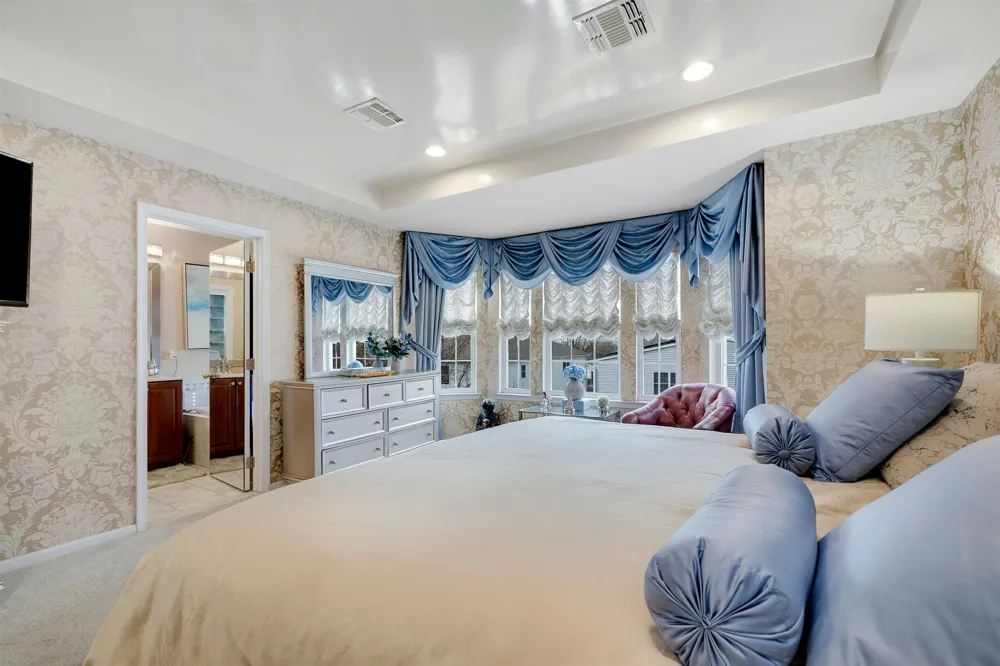 5 CREEKSIDE CT Secaucus, NJ 07094