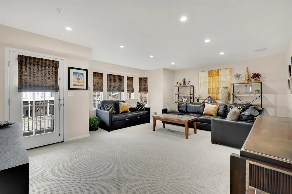 5 CREEKSIDE CT Secaucus, NJ 07094