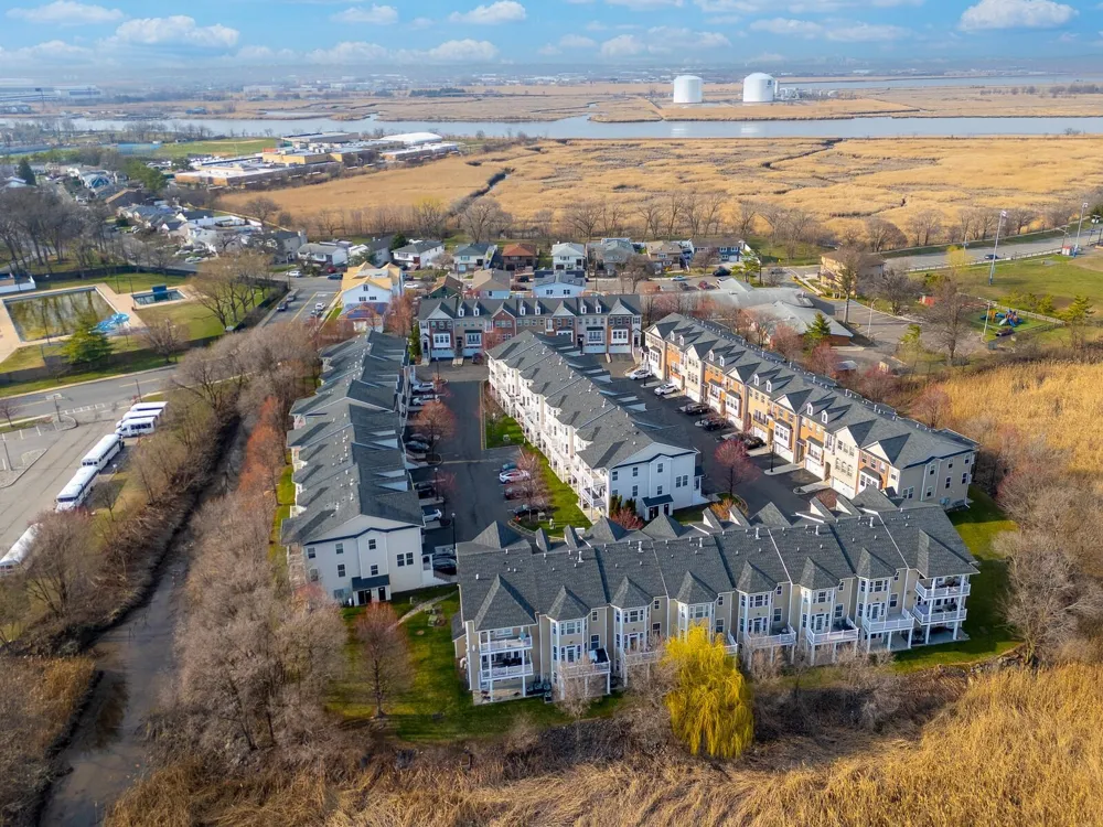 5 CREEKSIDE CT Secaucus, NJ 07094