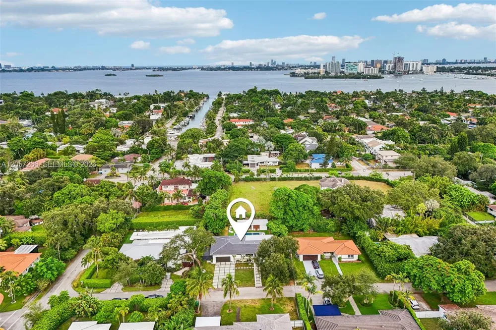 8835 NE 9th Ct Miami, FL 33138