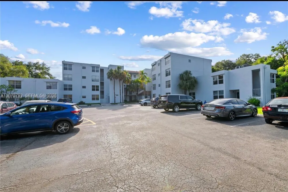9400 Live Oak Pl #205 Davie, FL 33324