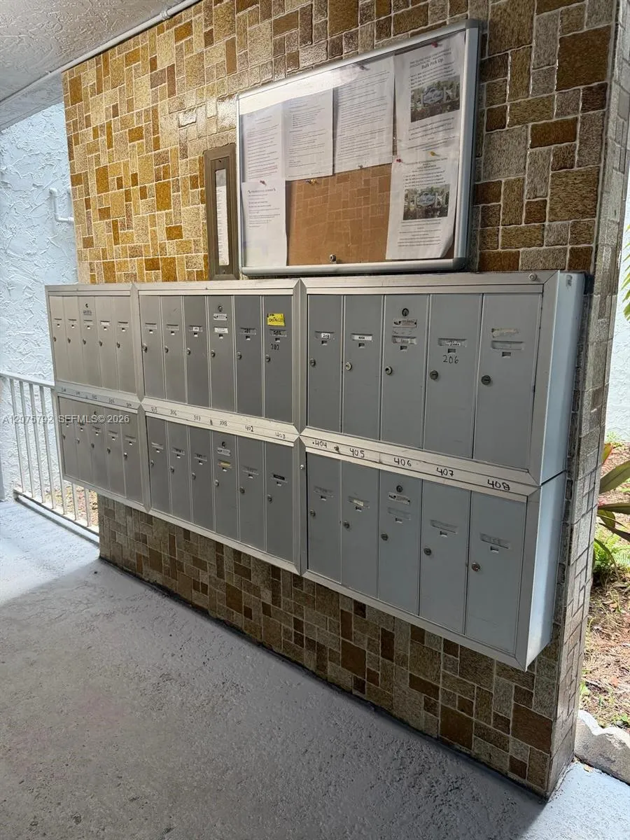 9400 Live Oak Pl #205 Davie, FL 33324