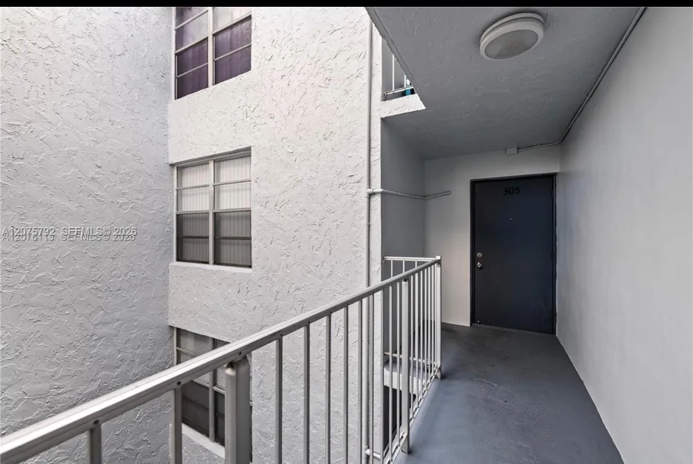 9400 Live Oak Pl #205 Davie, FL 33324