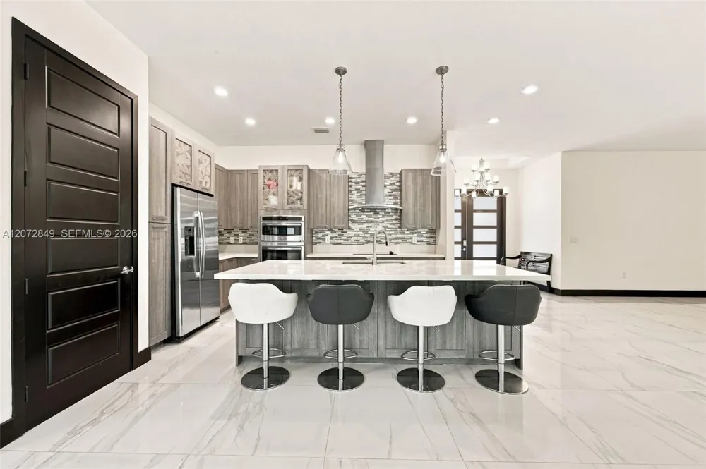 8875 NW 161st Ter Miami Lakes, FL 33018