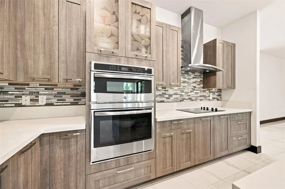 8875 NW 161st Ter Miami Lakes, FL 33018