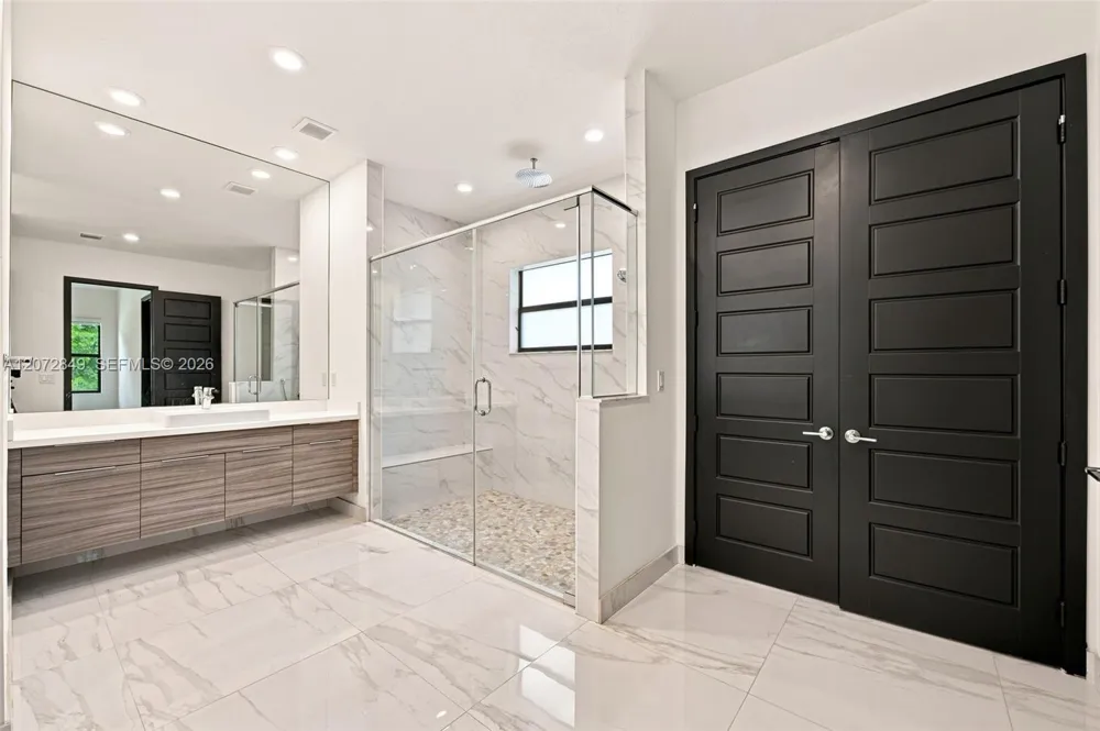 8875 NW 161st Ter Miami Lakes, FL 33018