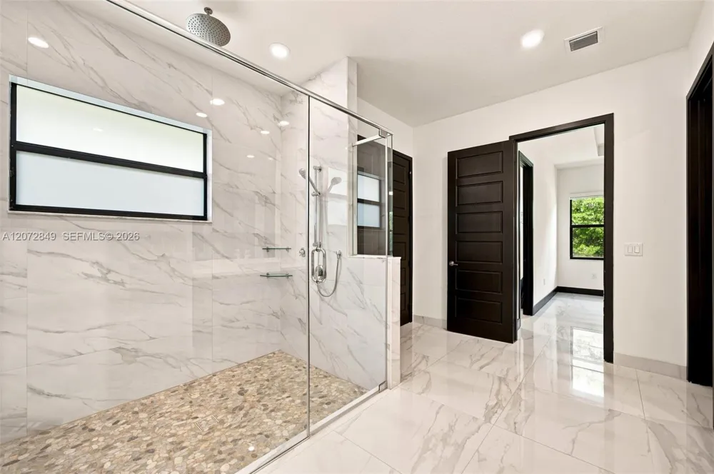 8875 NW 161st Ter Miami Lakes, FL 33018