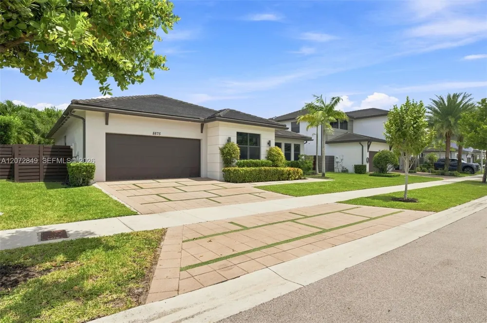 8875 NW 161st Ter Miami Lakes, FL 33018