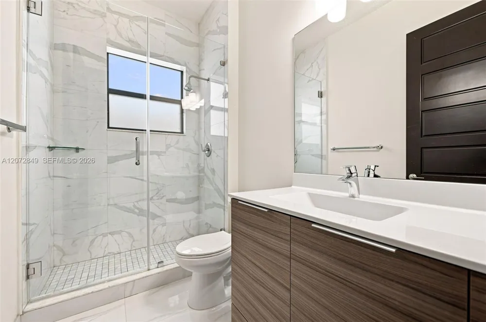 8875 NW 161st Ter Miami Lakes, FL 33018
