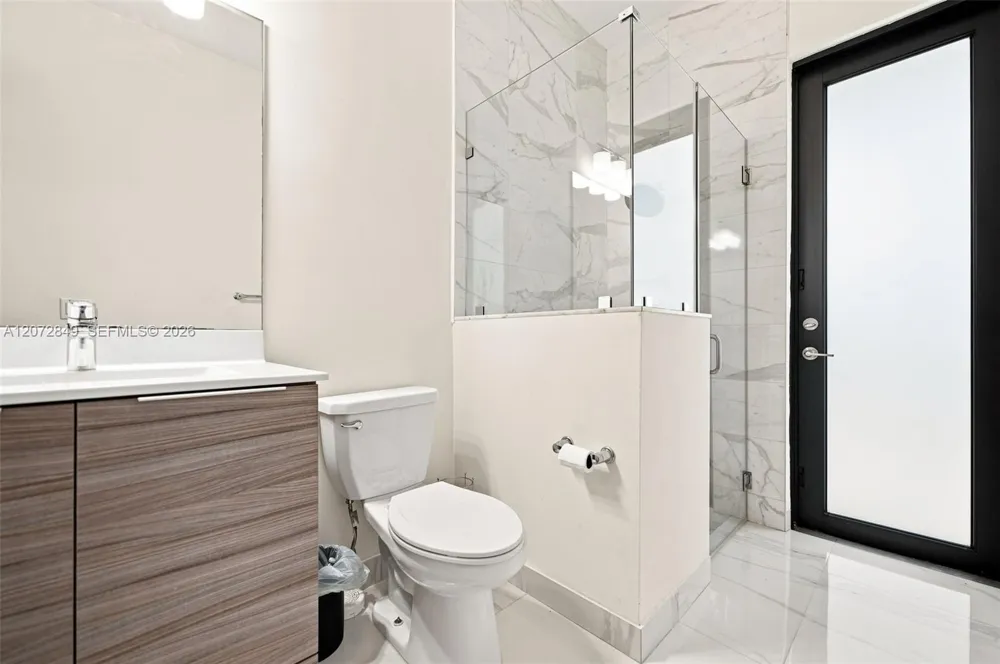 8875 NW 161st Ter Miami Lakes, FL 33018